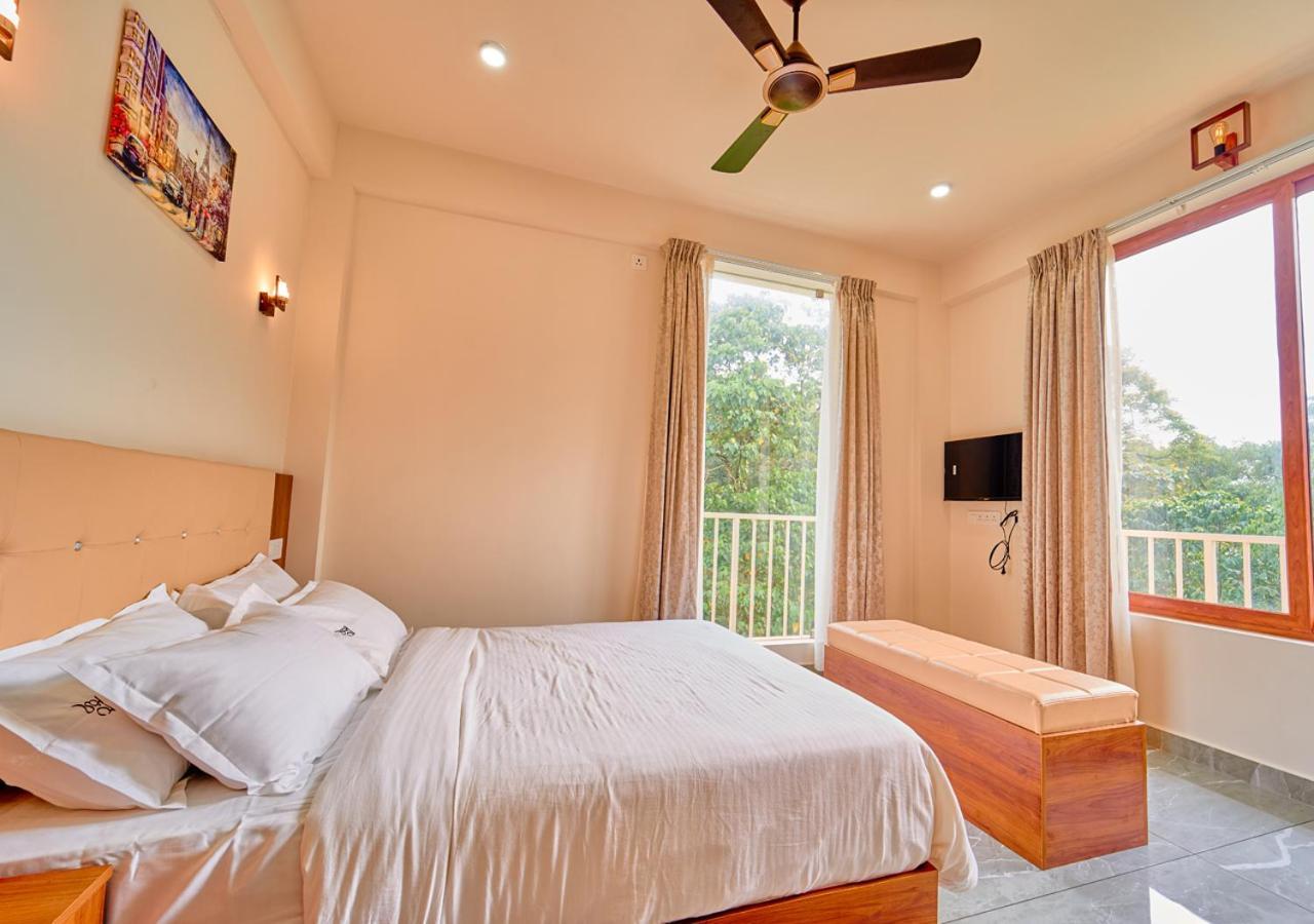 Glen Castle Vagamon Pool Resort By Voye Homes エクステリア 写真