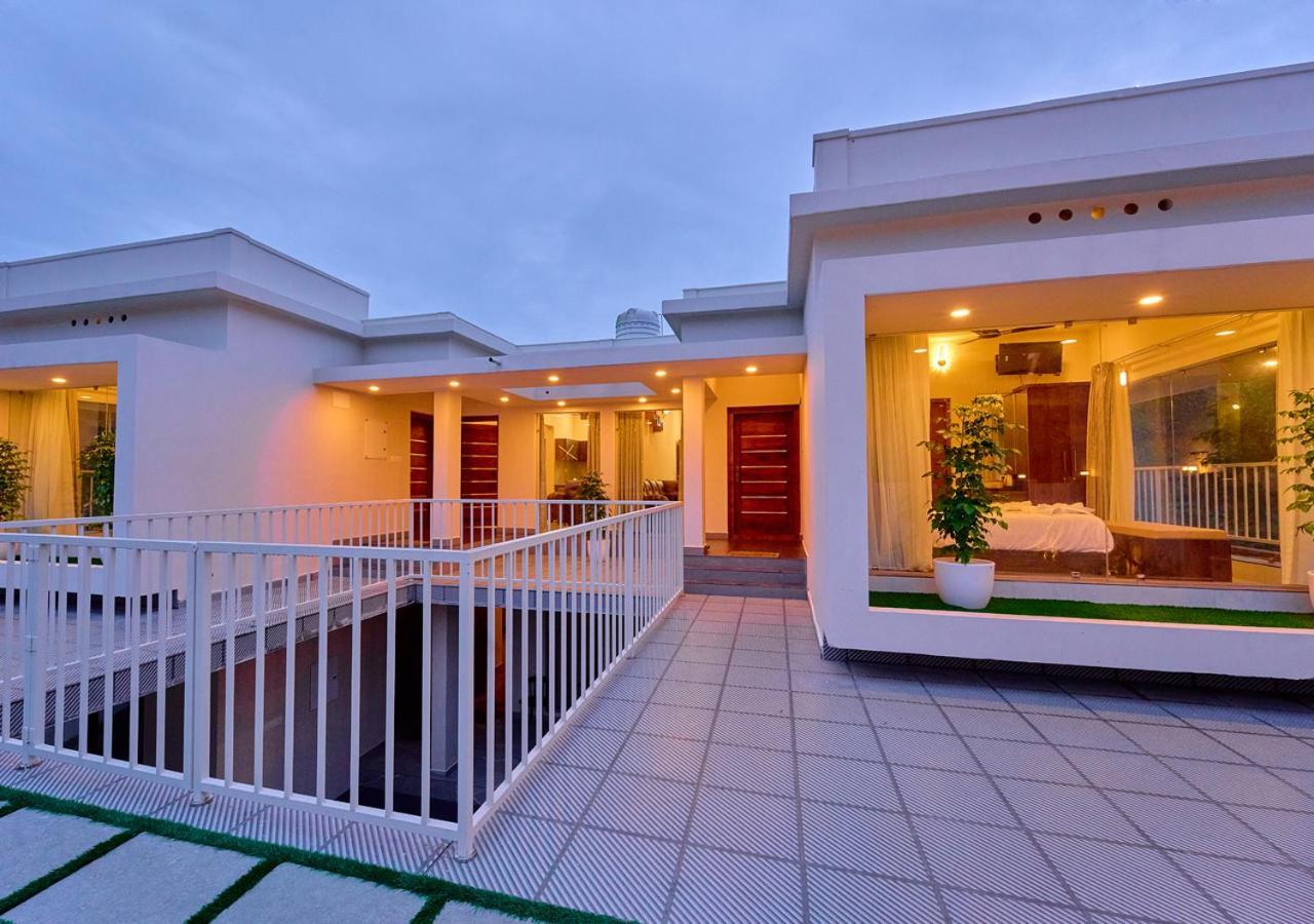 Glen Castle Vagamon Pool Resort By Voye Homes エクステリア 写真