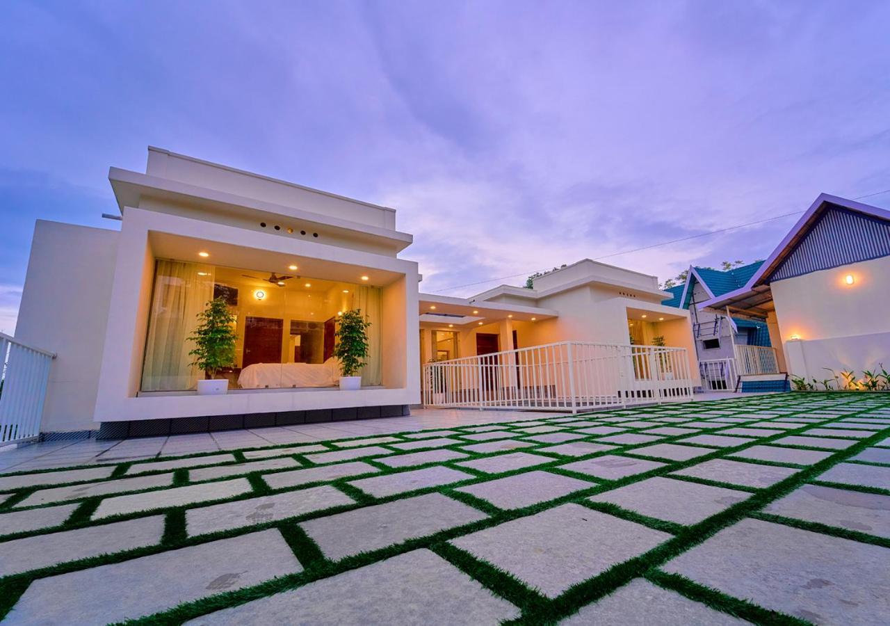 Glen Castle Vagamon Pool Resort By Voye Homes エクステリア 写真