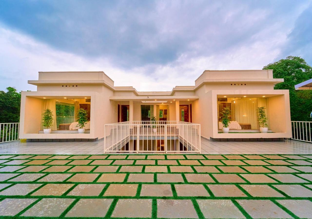 Glen Castle Vagamon Pool Resort By Voye Homes エクステリア 写真