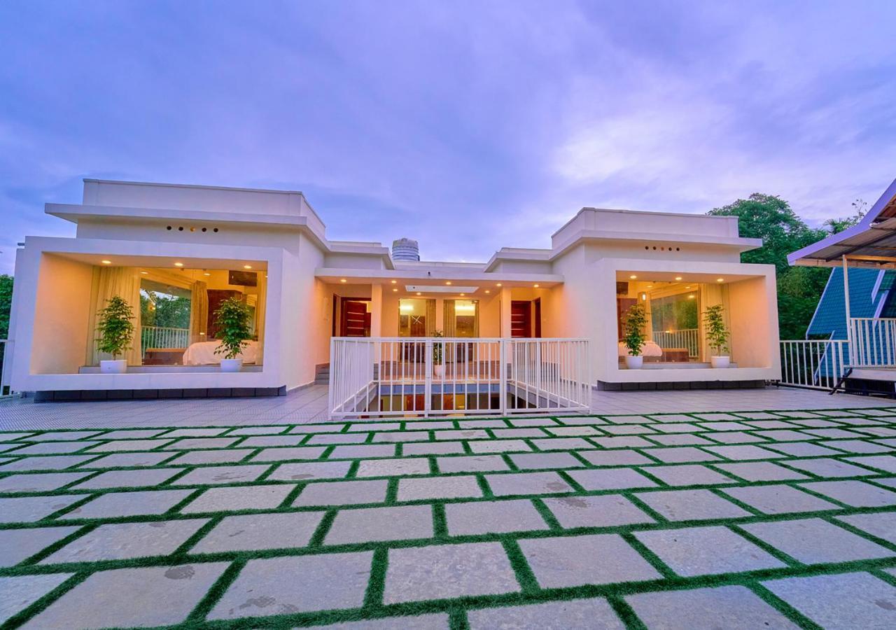 Glen Castle Vagamon Pool Resort By Voye Homes エクステリア 写真