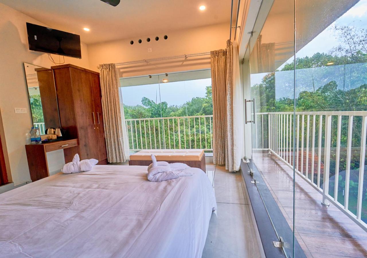 Glen Castle Vagamon Pool Resort By Voye Homes エクステリア 写真