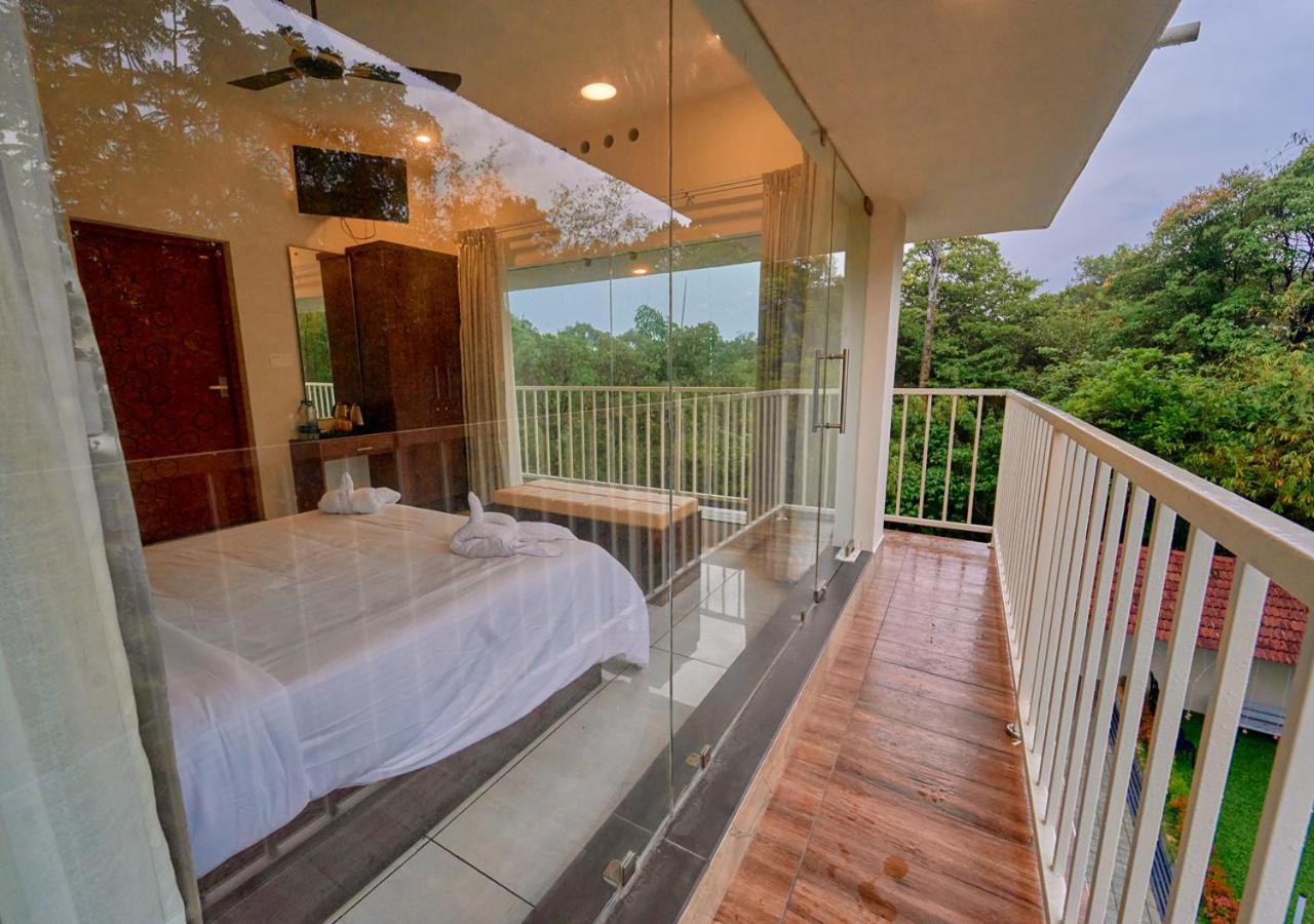 Glen Castle Vagamon Pool Resort By Voye Homes エクステリア 写真